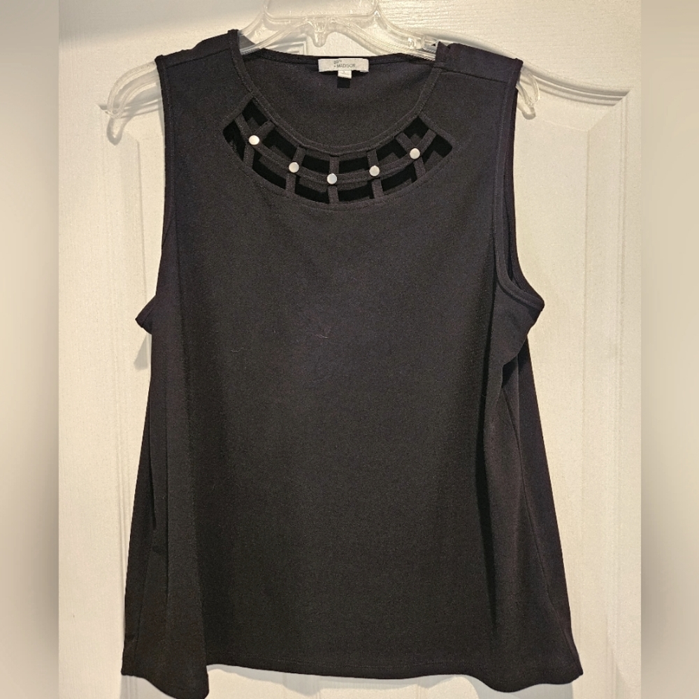 89th & Madison sleeveless cutout women's L black top